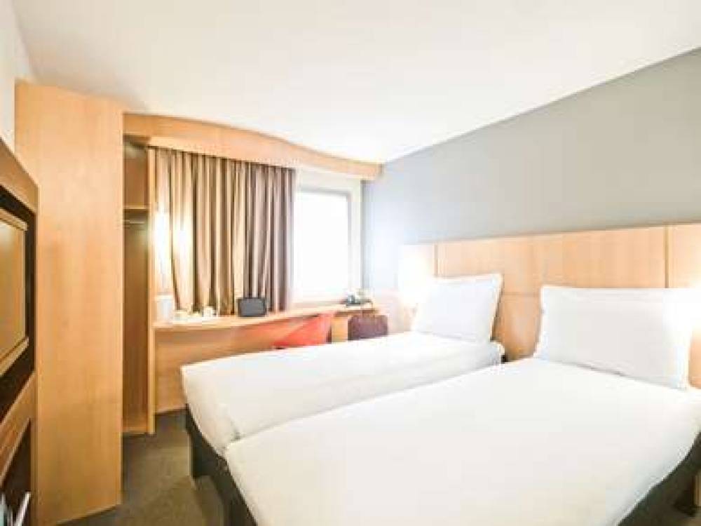 Ibis London Heathrow Airport 9