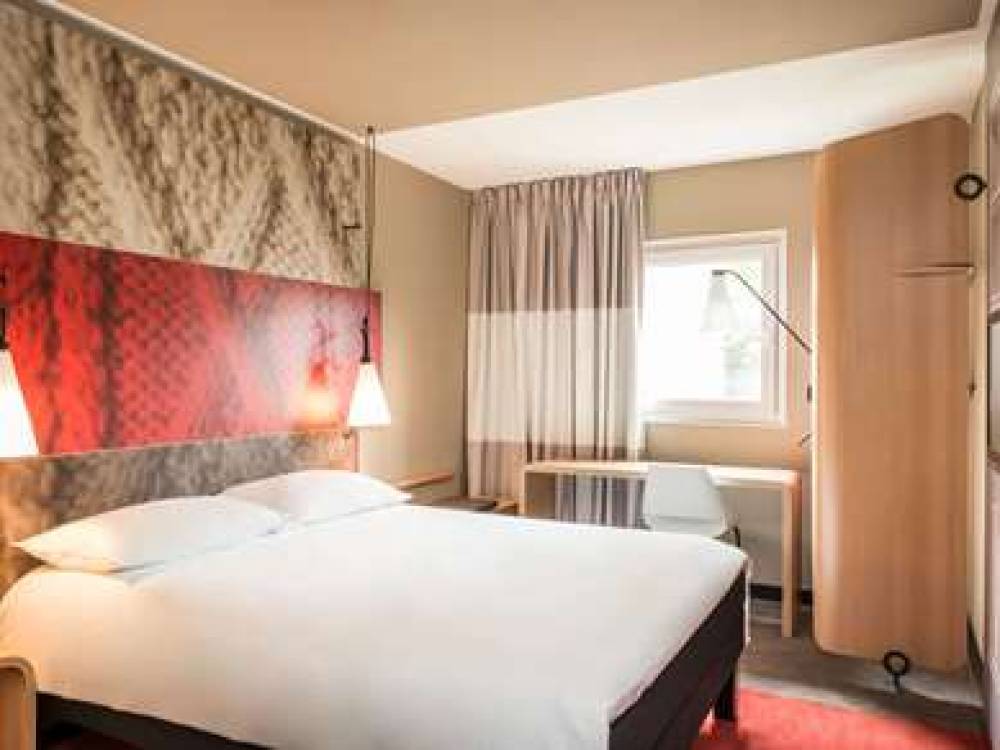 Ibis London Heathrow Airport 6