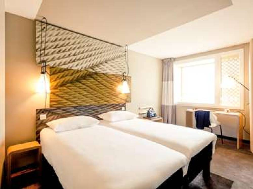 IBIS LYON CARRE DE SOIE 8