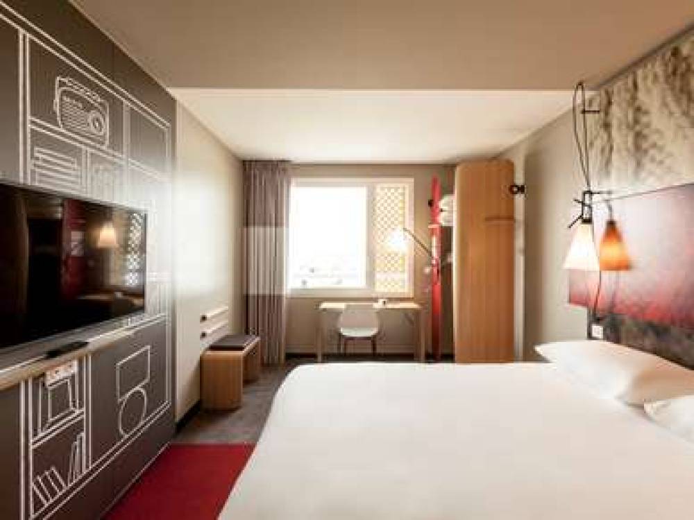 IBIS LYON CARRE DE SOIE 9