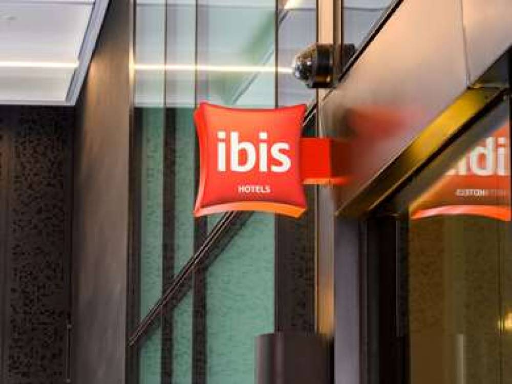 Ibis Melbourne Central 1