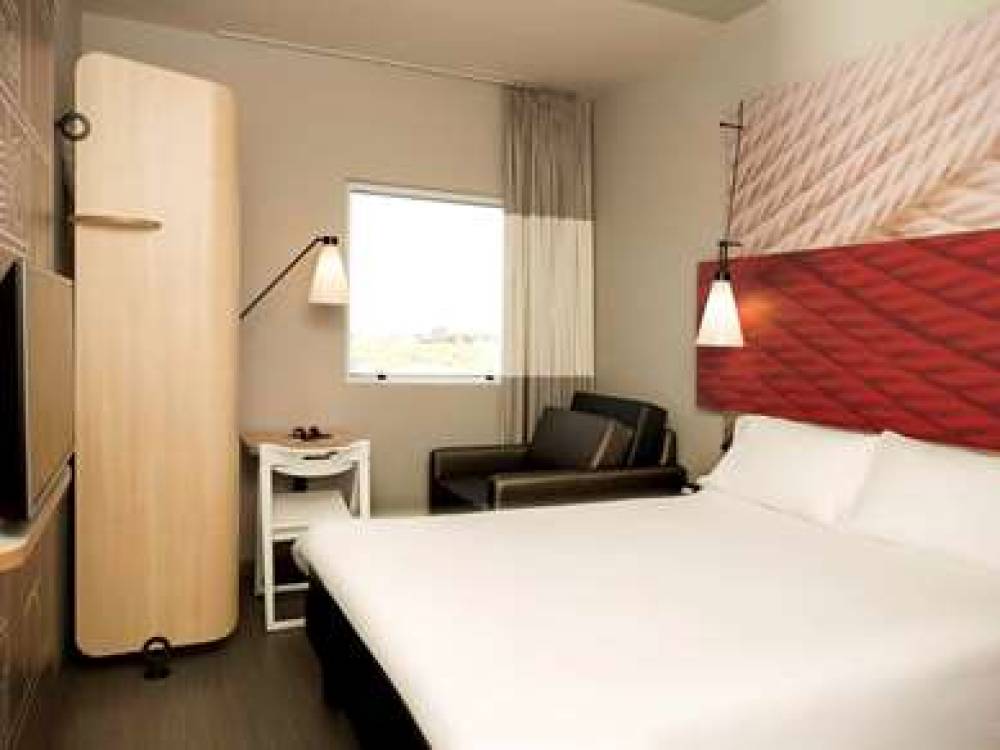 Ibis Paranagua 9