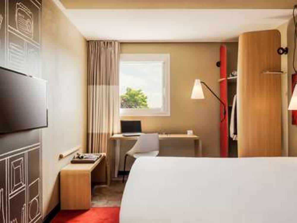 IBIS PARIS MASSY 8