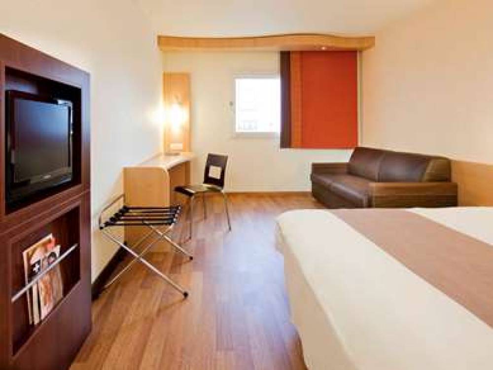 Ibis Paris Pantin Eglise 9