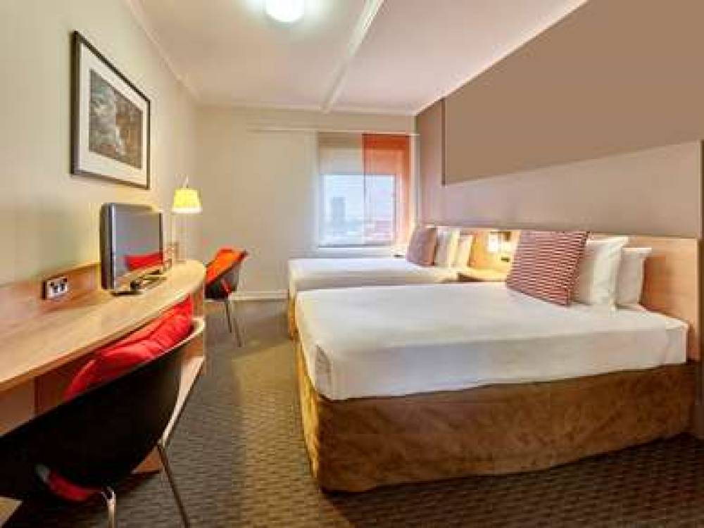 Ibis Perth 8