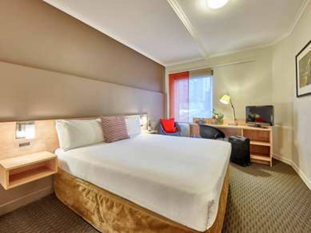 Ibis Perth 5