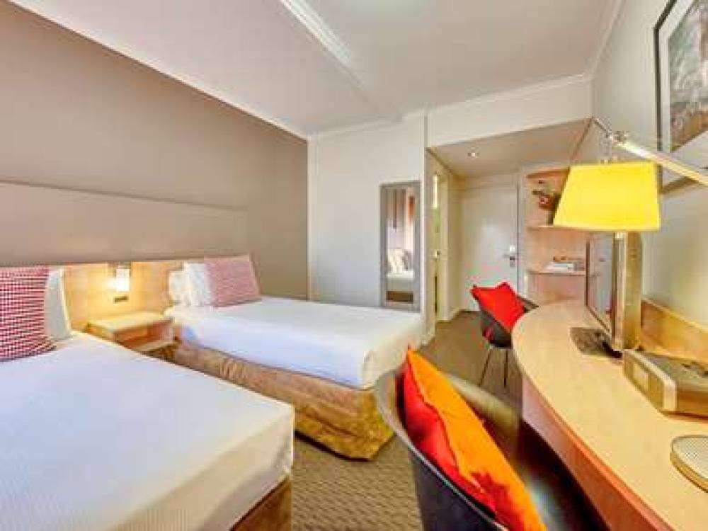 Ibis Perth 10