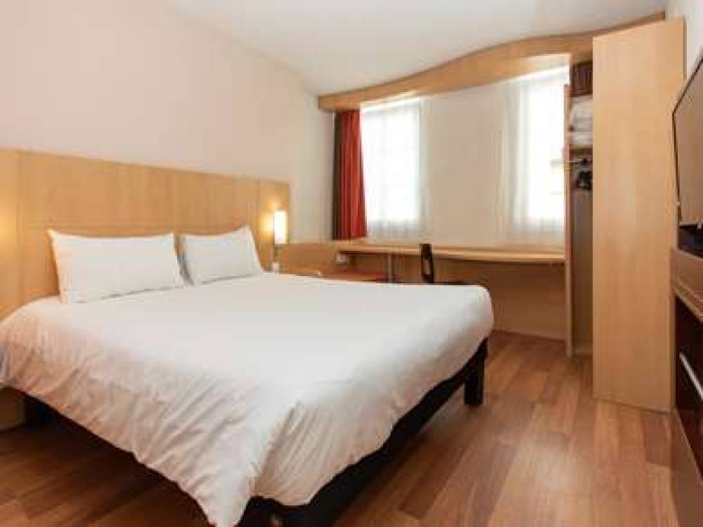 Ibis Rochefort 8