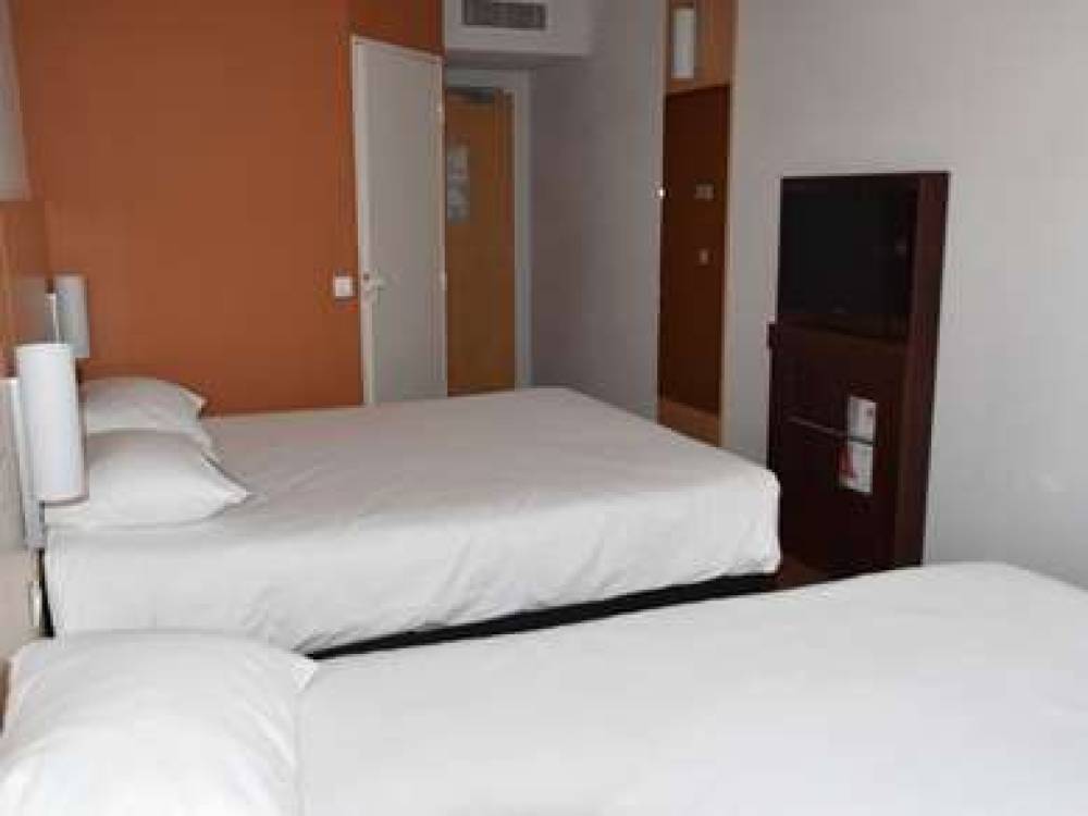 Ibis Rochefort 9