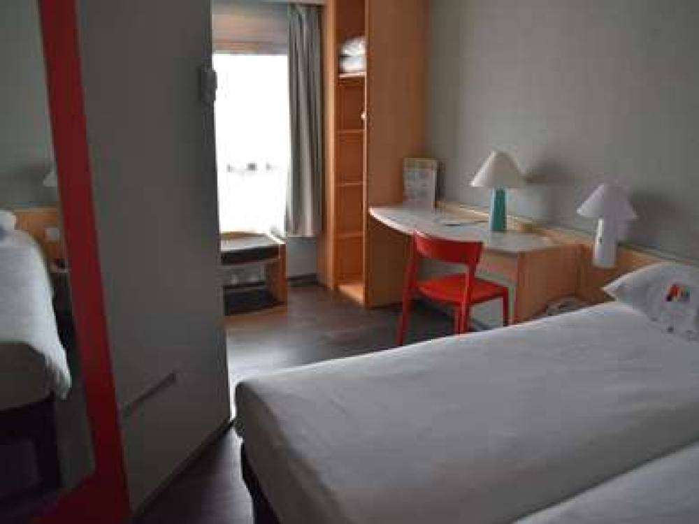 Ibis Rochefort 3