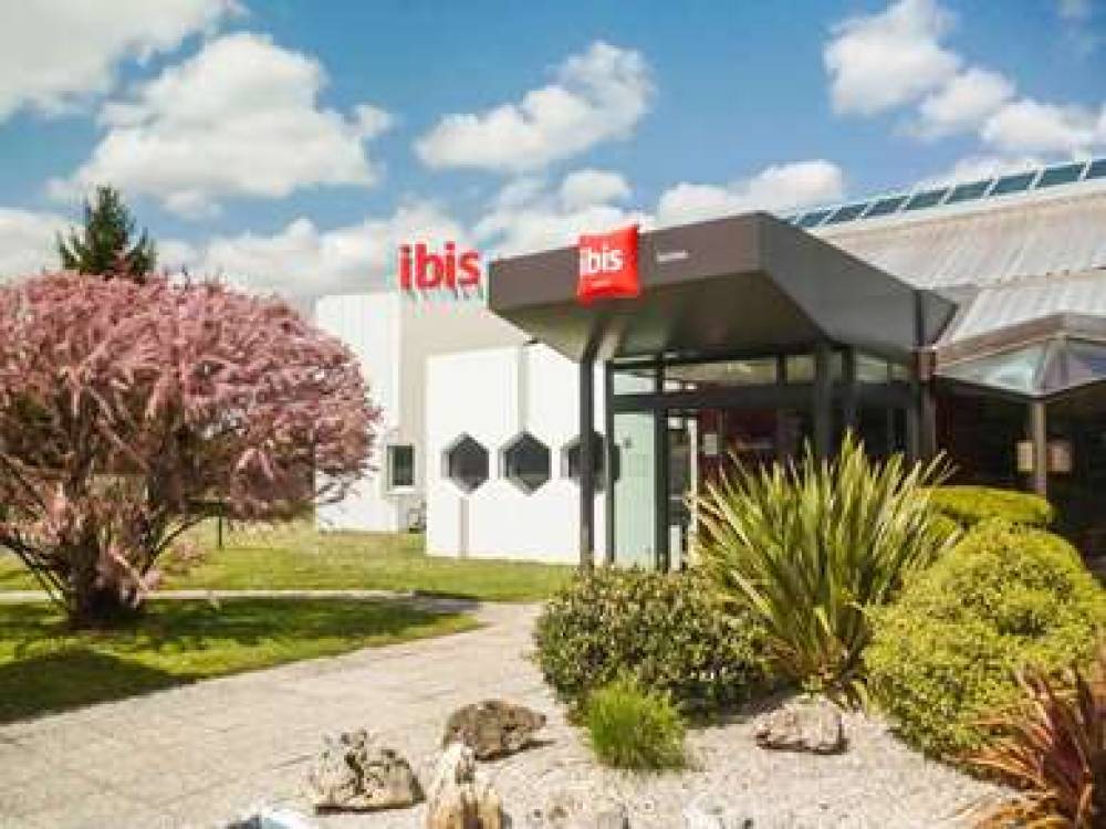 IBIS SAINTES 4