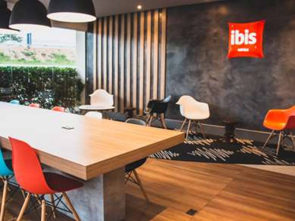 Ibis Sao Jose 4