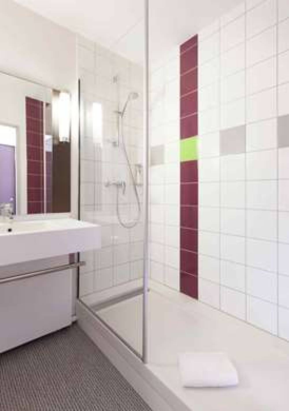 Ibis Styles Beaune Centre 7