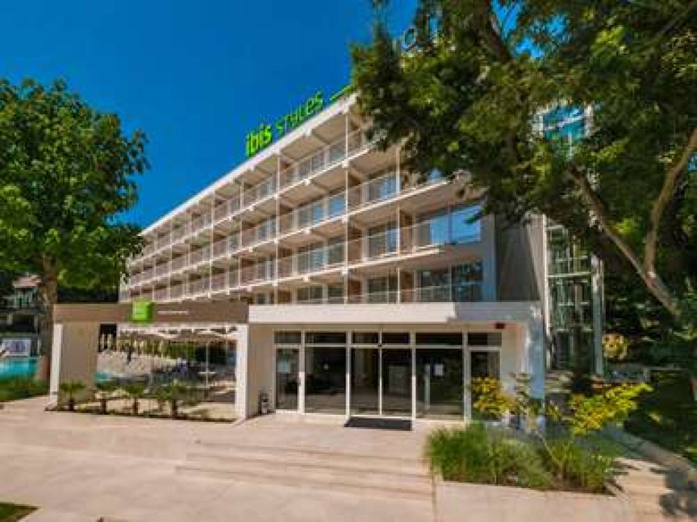 Ibis Styles Golden Sands Roomer Hotel 1