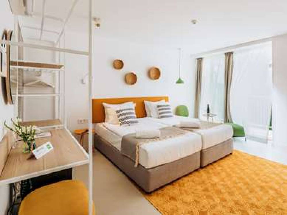 Ibis Styles Golden Sands Roomer Hotel 8