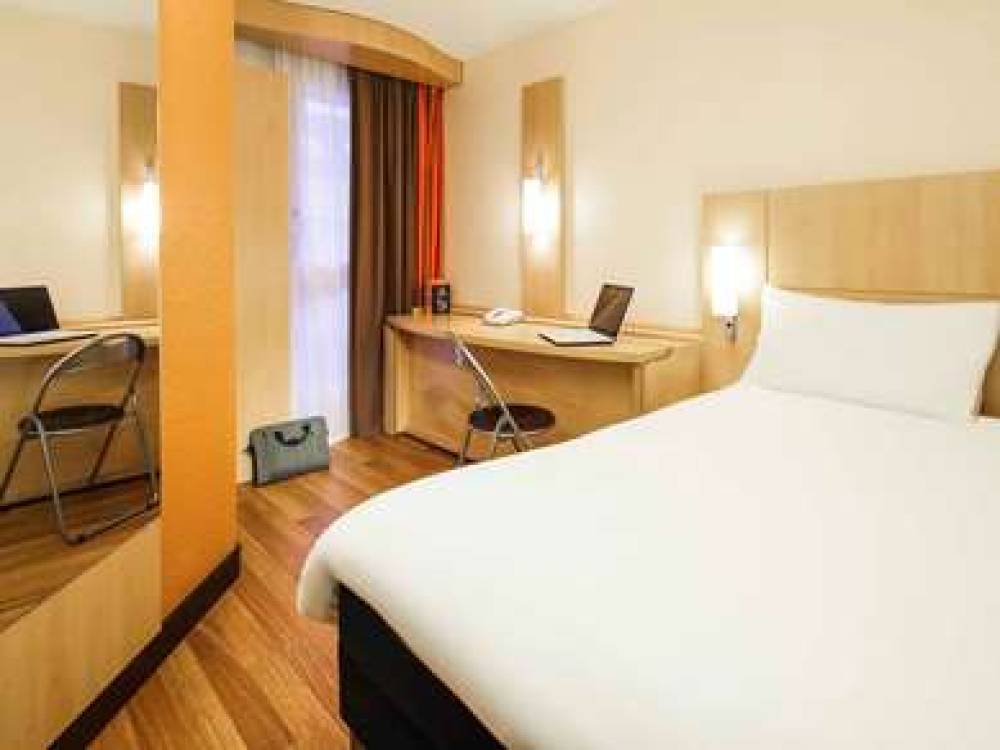 Ibis Versailles Chateau 9