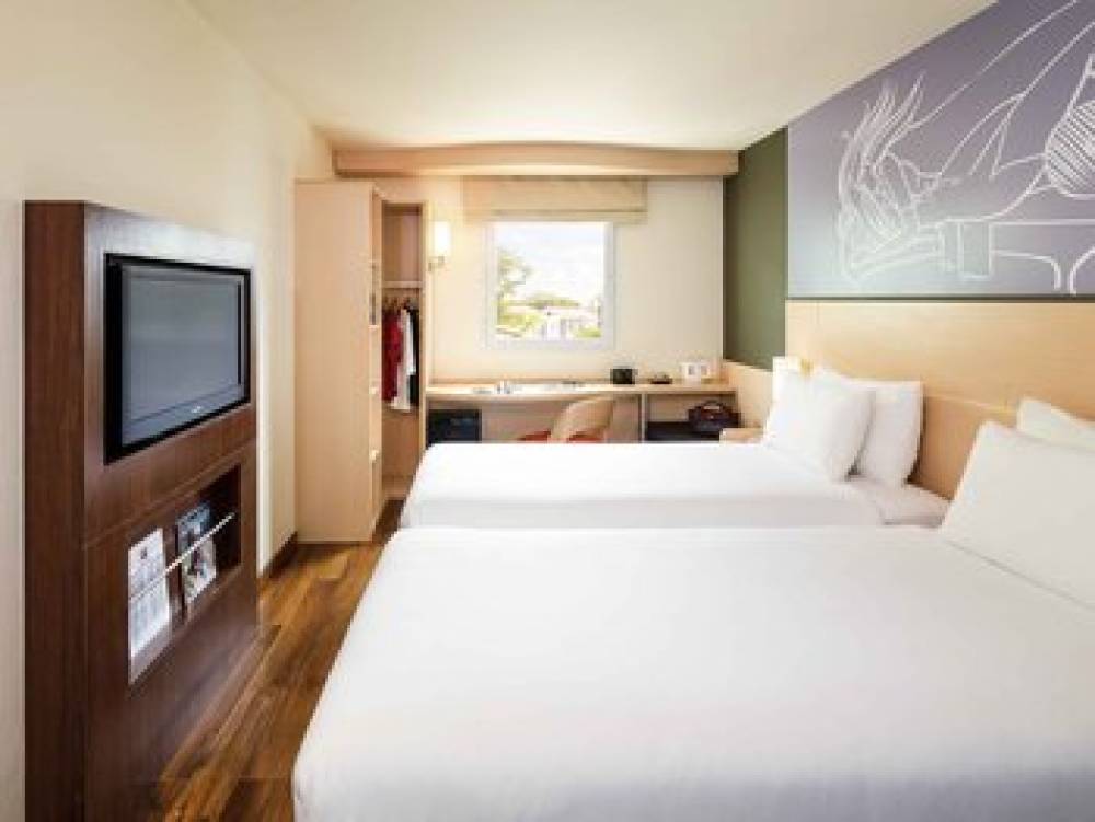 Ibis Vientiane Nam Phu 8