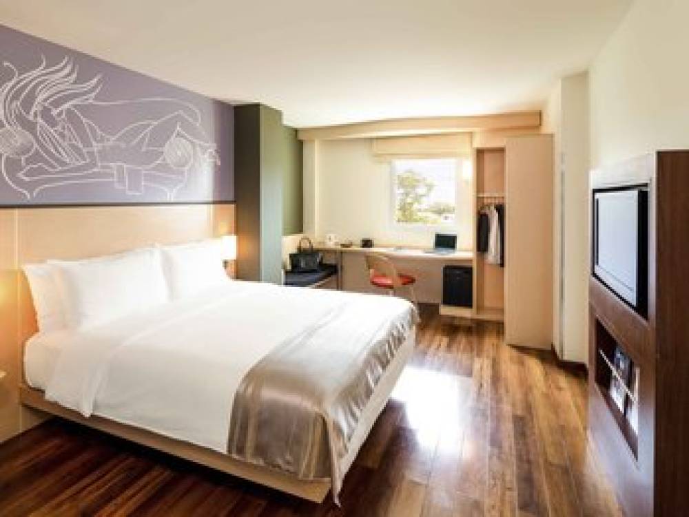 Ibis Vientiane Nam Phu 5