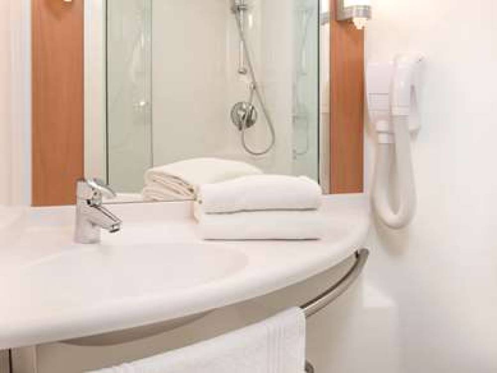 Ibis Vitre Centre 9