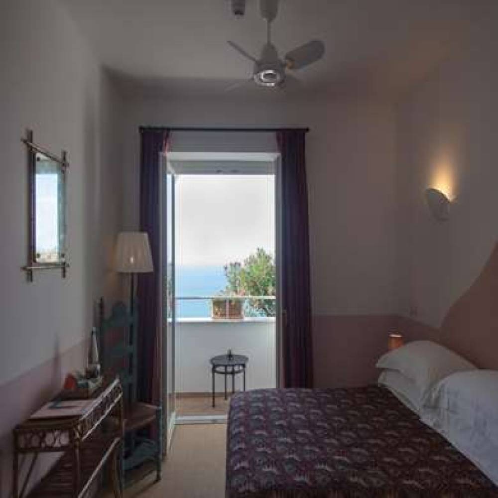 IL CAPRI HOTEL 8