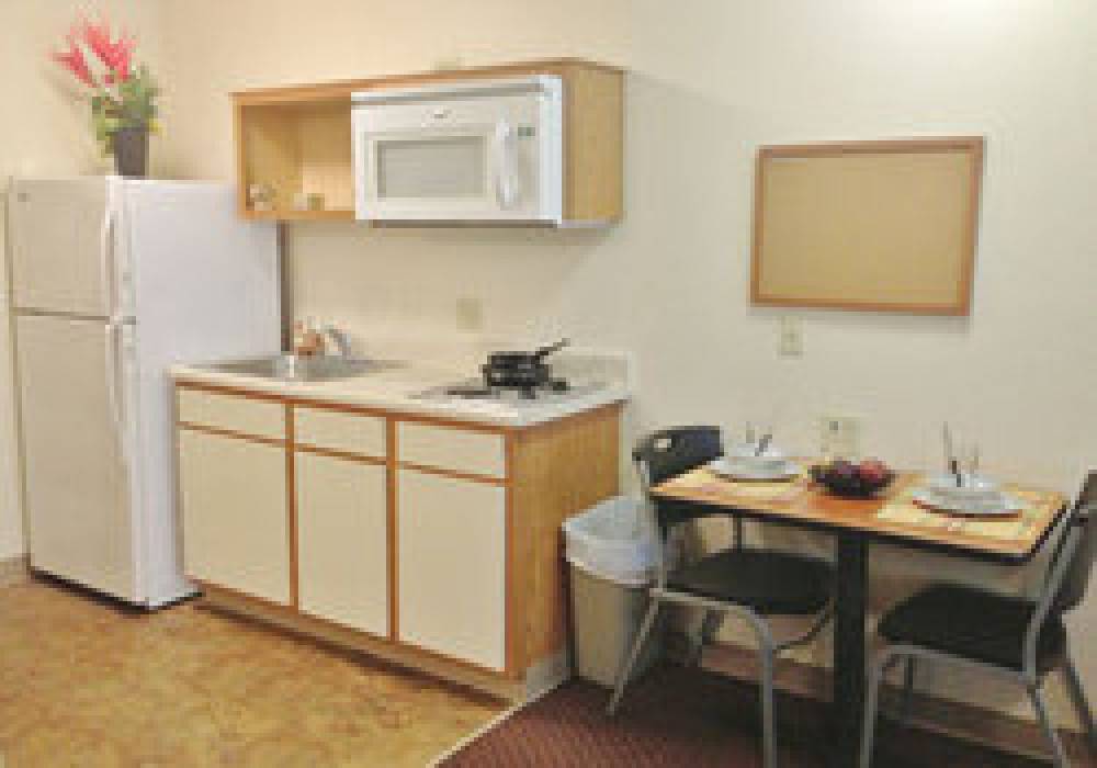 Inland Suites Lamar 4