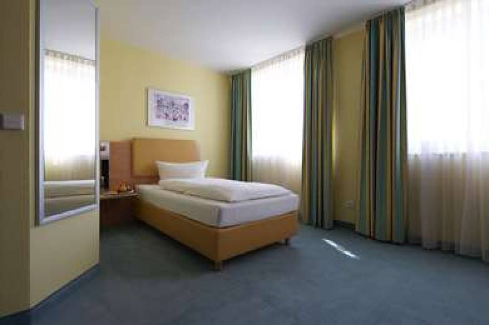 INTERCITYHOTEL DUESSELDORF 10