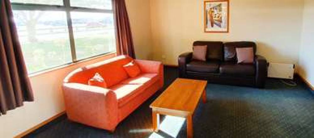 JETPARK HAMILTON AIRPORT HOTEL 2