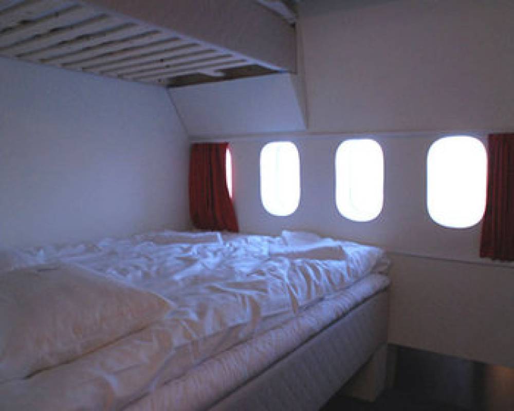 JUMBO STAY AIRPLANE HOTEL 6