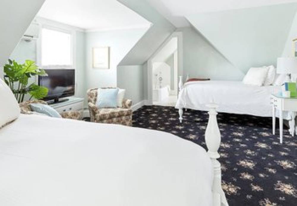 KENNEBUNKPORT INN 5