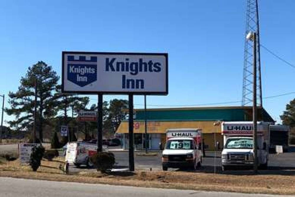 Knights Inn Selma 3