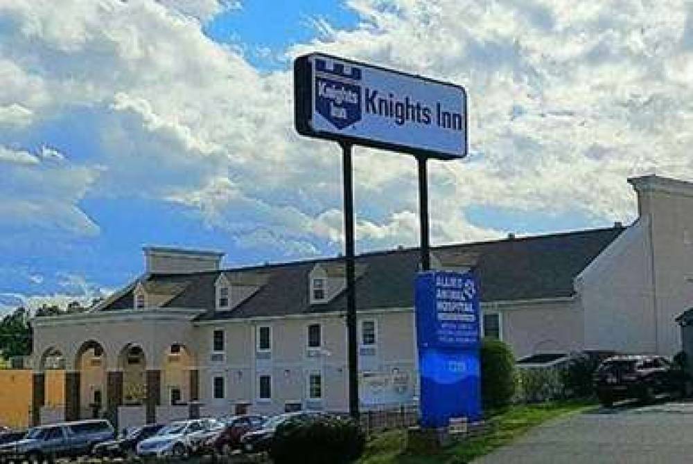 Knights Inn & Suites Near University Of Richmond 1