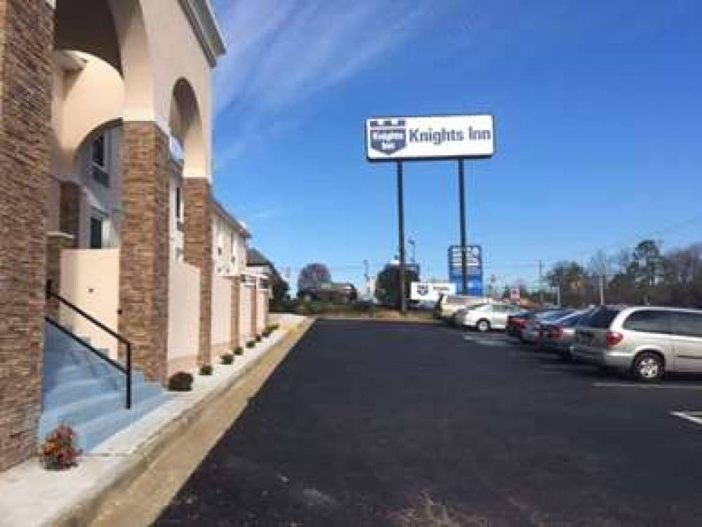 Knights Inn & Suites Near University Of Richmond 3