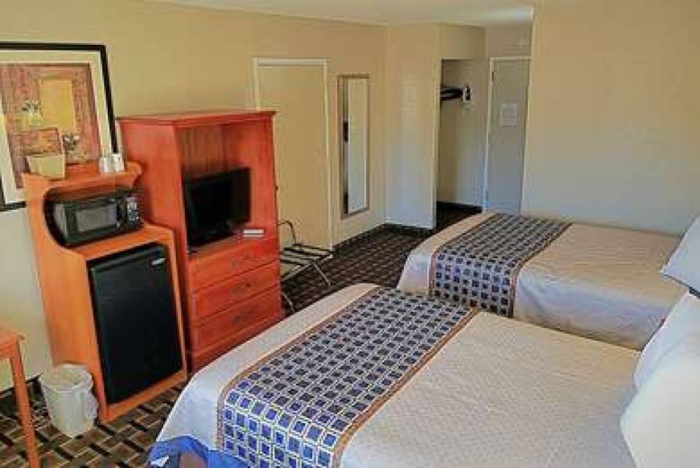 Knights Inn & Suites Near University Of Richmond 10