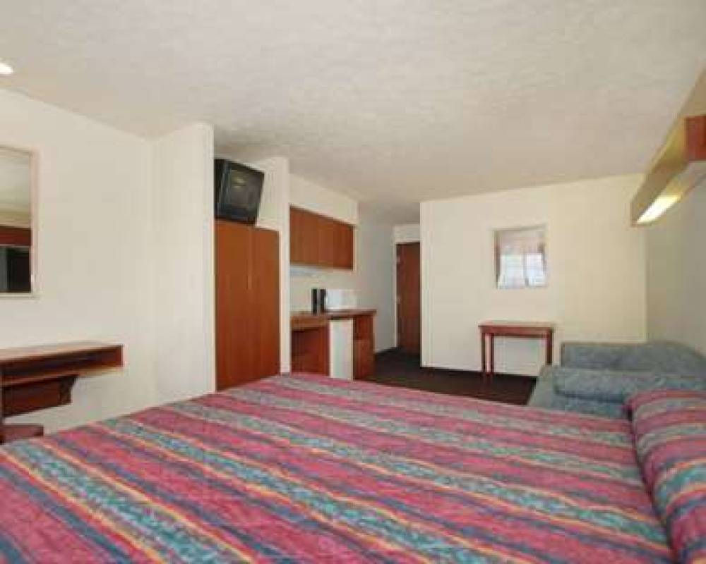 Knights Inn & Suites St. Clairsville 6