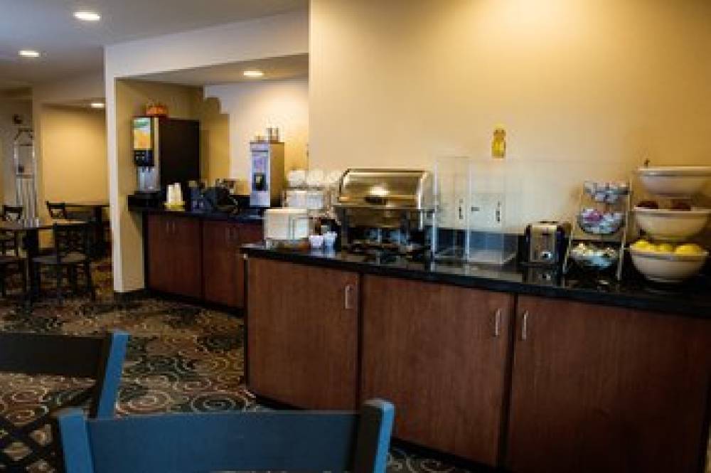 Knoxville, IA - Cobblestone Hotel And Suites 5