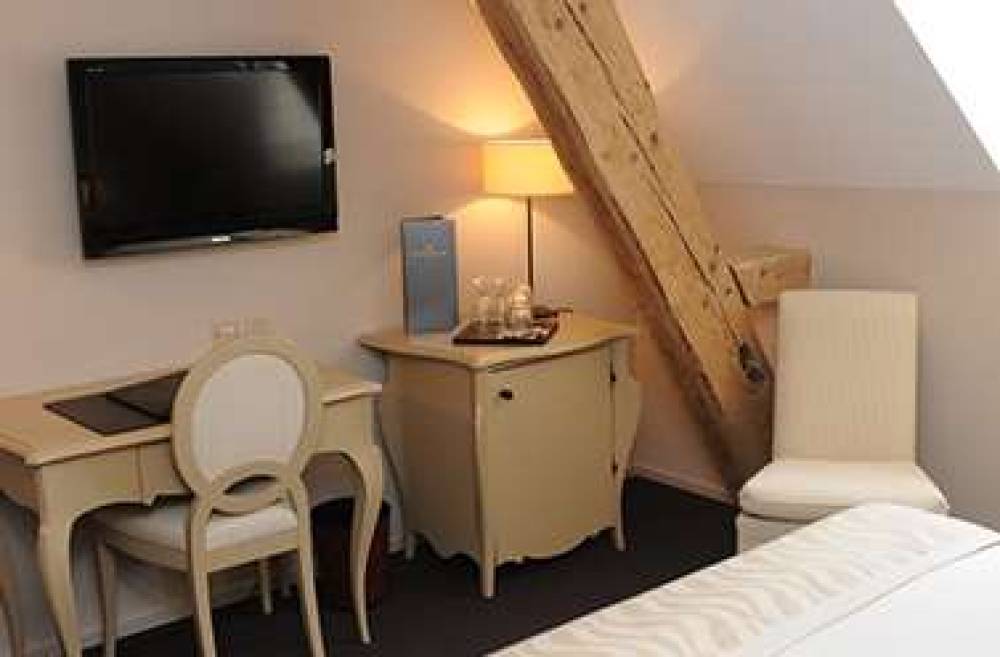 L HOSTELLERIE LE PETIT MANOIR 5