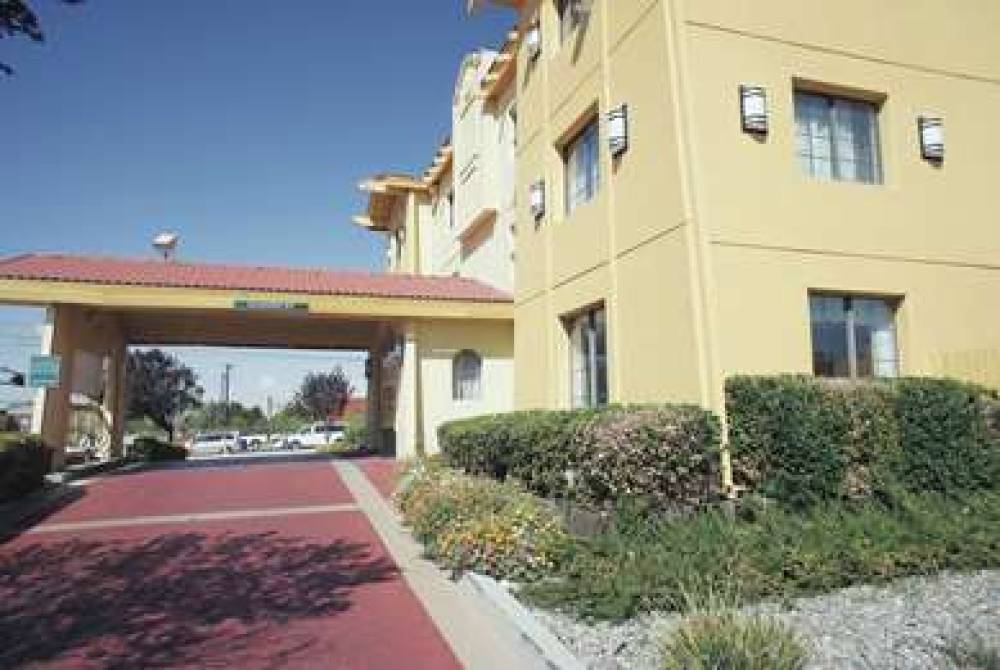 La Quinta Inn Albuquerque Airport 3