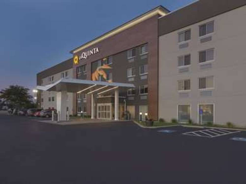 La Quinta Inn Cleveland Airport North 4