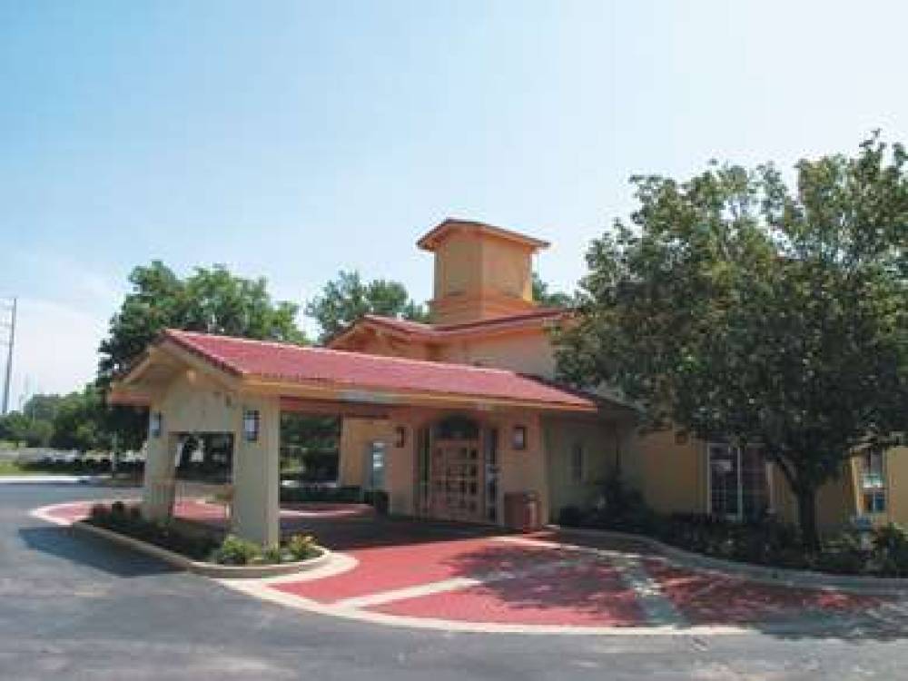 La Quinta Inn Kansas City Lenexa 1