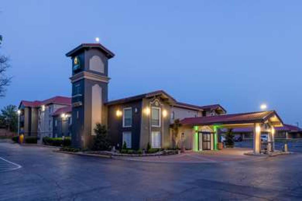 La Quinta Inn Kansas City Lenexa 5