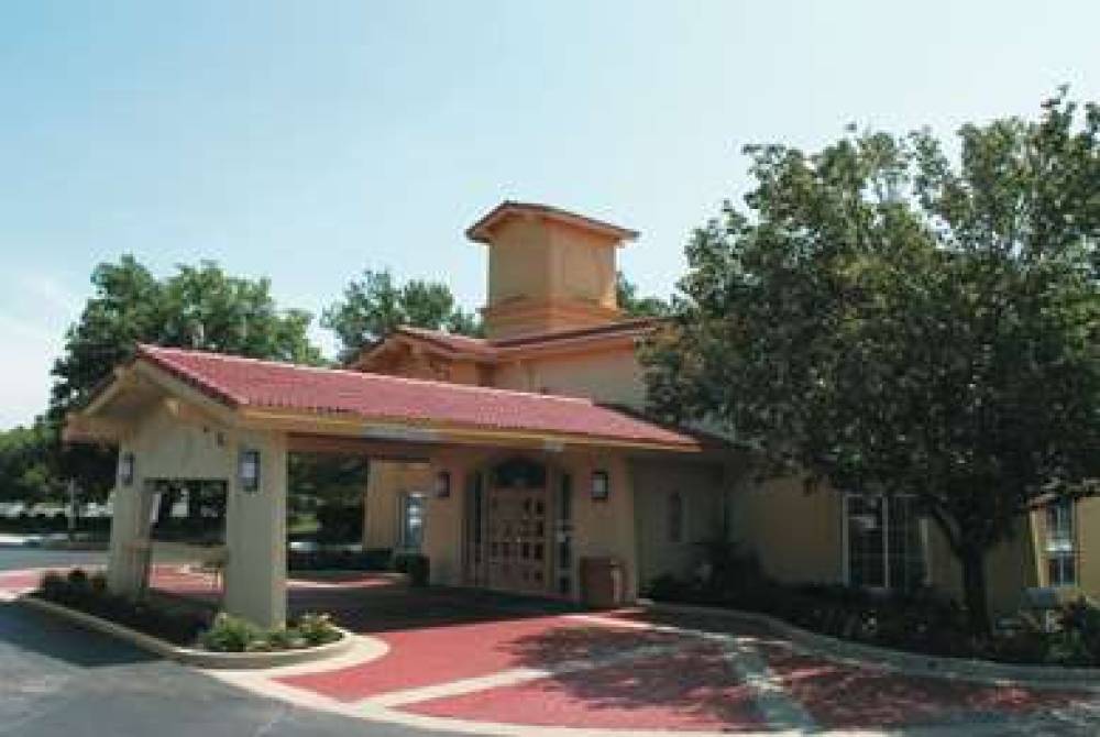 La Quinta Inn Kansas City Lenexa 4