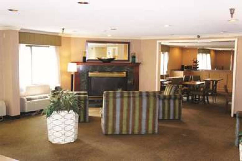 La Quinta Inn Kansas City North 4