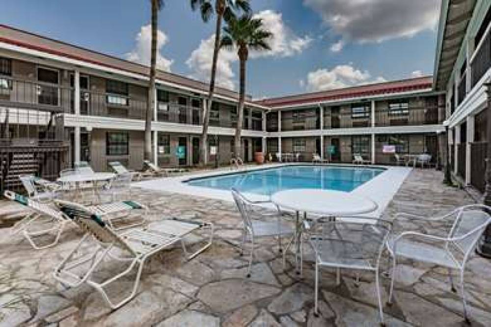 La Quinta Inn Laredo I-35 6