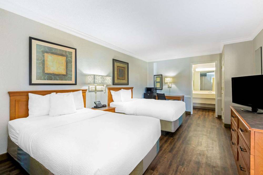 La Quinta Inn New Orleans Causeway 9