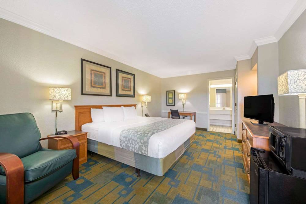 La Quinta Inn New Orleans Causeway 3