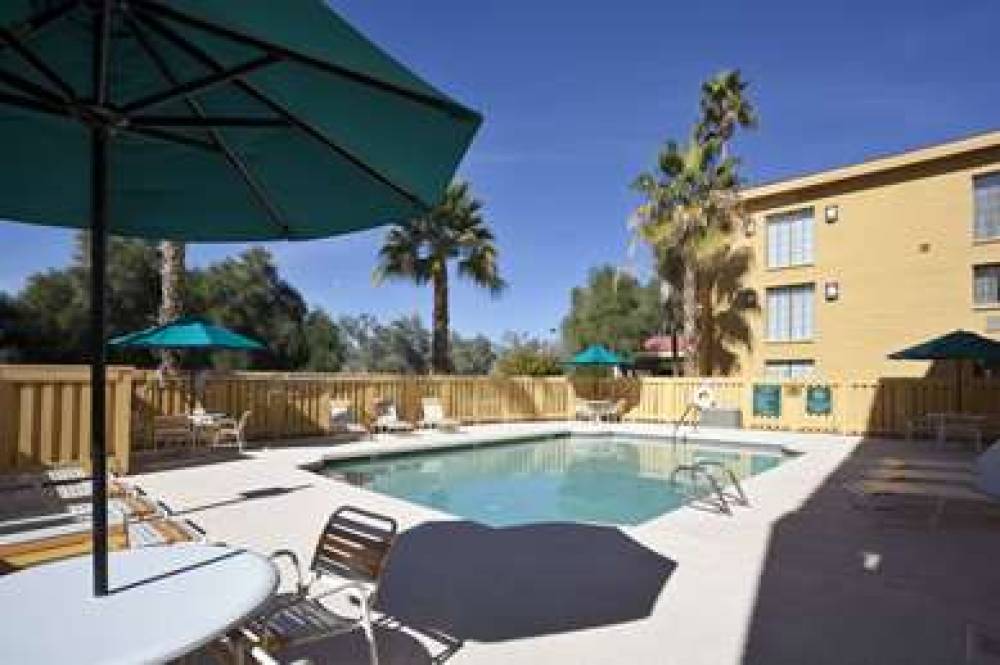 La Quinta Inn Phoenix Sky Harbor Airport 1