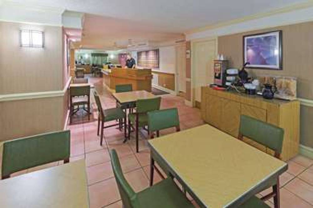 La Quinta Inn San Antonio Lackland 1