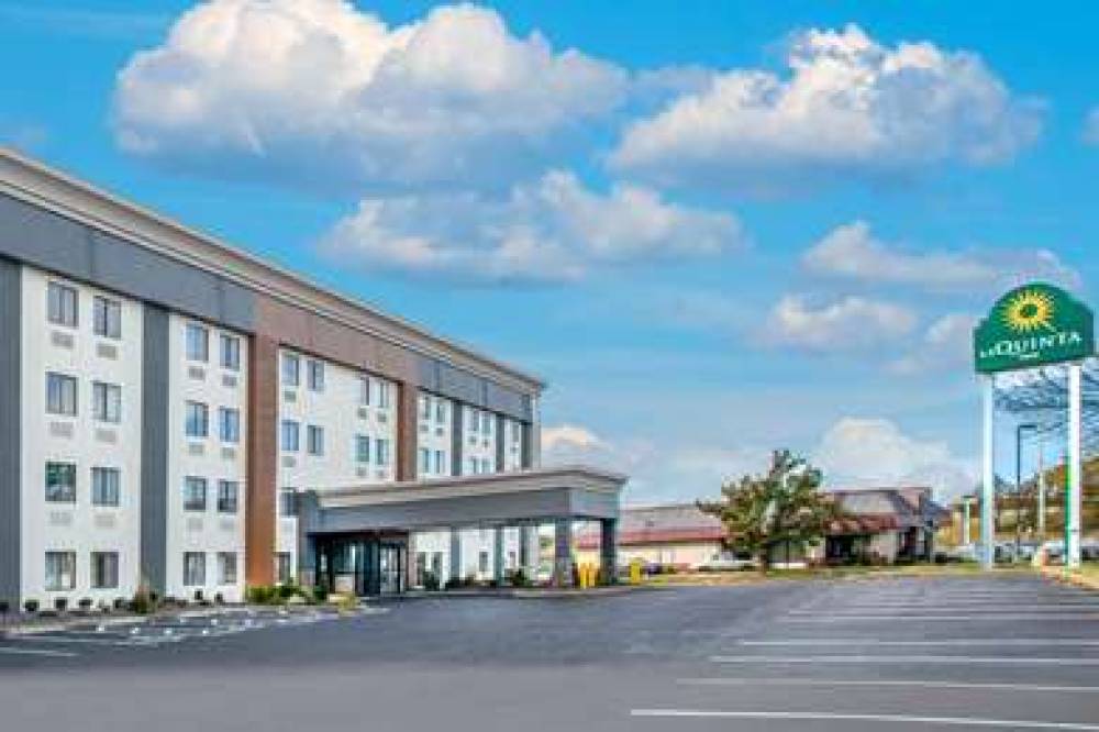 La Quinta Inn St Louis Hazelwood Airport North 1