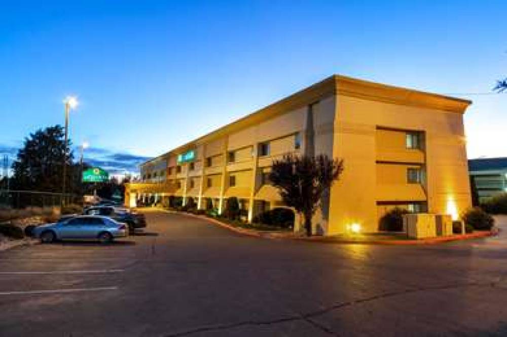 La Quinta Inn & Suites Albuquerque Journal Ctr NW 3