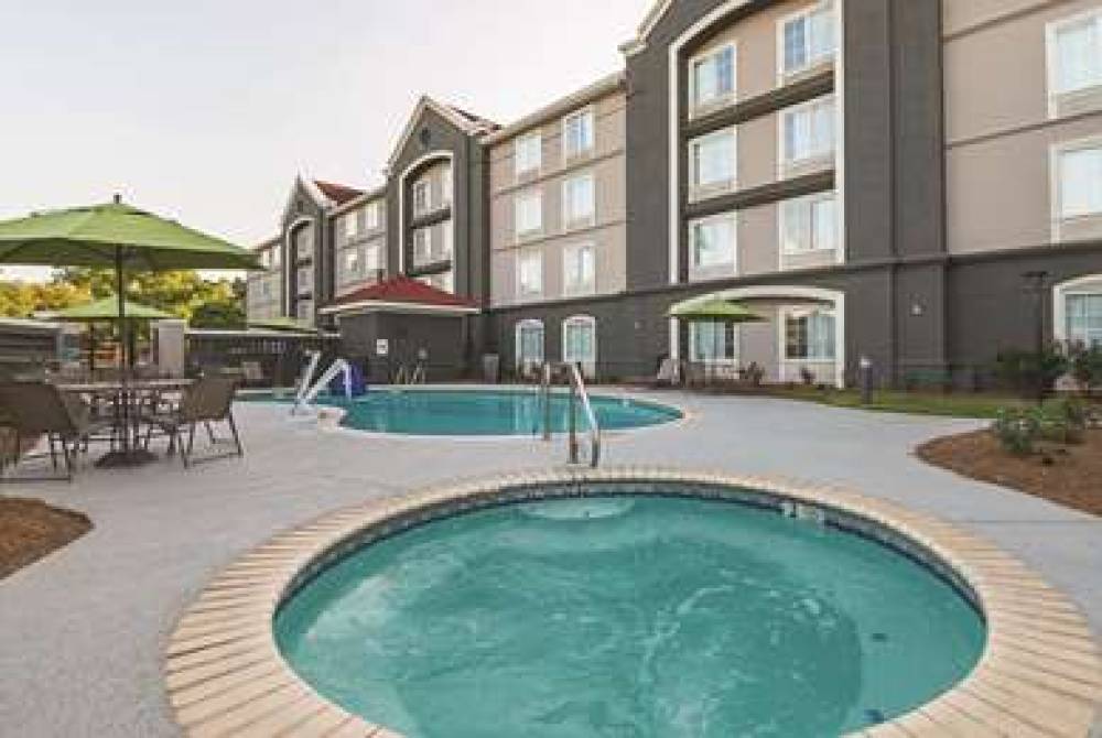 La Quinta Inn & Suites Alexandria Airport 7